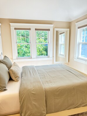 3 chambres, coffres-forts dans les chambres, bureau