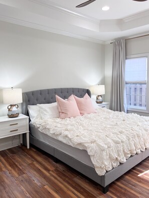 4 habitaciones, tabla de planchar con plancha y cuna de viaje 