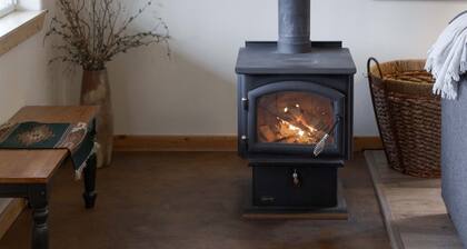 Trapper view bench-top bungalow with privacy and lots of space. RV hook-ups!