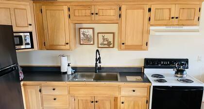 Trapper view bench-top bungalow with privacy and lots of space. RV hook-ups!