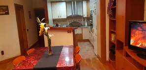 Dining - Precioso Apto. en el Centro Sabadell muy Cerca de la Estacion Tren a Barcelona (Sabadell)
