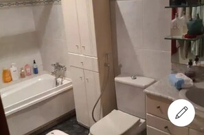 Shower, hair dryer, bidet, towels - Precioso Apto. en el Centro Sabadell muy Cerca de la Estacion Tren a Barcelona (Sabadell)