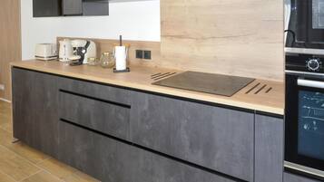 Réfrigérateur, four, plaque de cuisson, lave-vaisselle