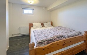 1 bedroom, travel crib, free WiFi