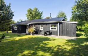 Exterior - Stunning home in Sæby with WiFi (Sæby)