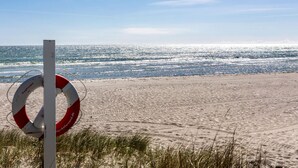 A lifebuoy on a beach with the ocean in the background. - 3 bedroom beautiful home in Grenaa (Grenaa)