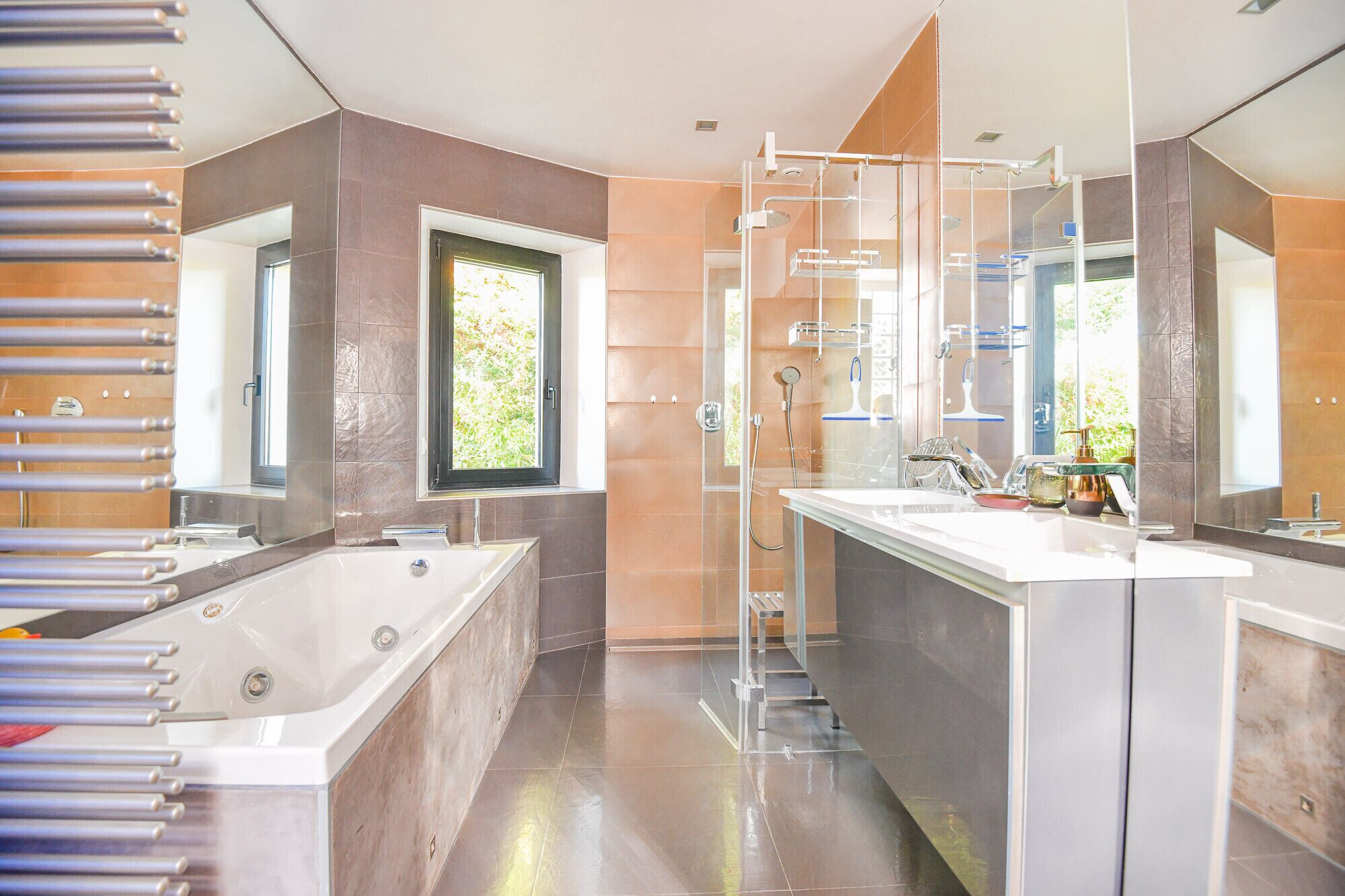 Een douche, een haardroger, handdoeken