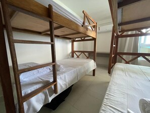 Apartamento | 2 quartos, escrivaninha, espaço de trabalho para notebook