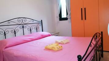 2 chambres, bureau, fer et planche à repasser, Wi-Fi gratuit