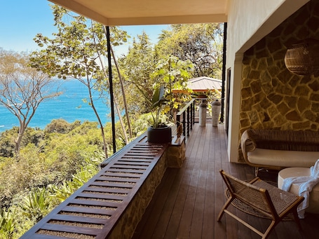 Terrace/patio. Villa TINAMASTE, amazing view on the pacific