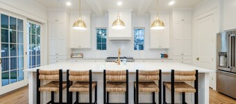 Holiday Lake House - Sleeps up to 32 w/ swim spa