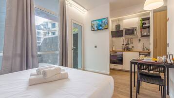 Design Studio | Free WiFi, bed sheets