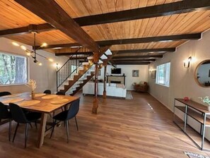 Dining - Pet-friendly cottage mins from Nevada City - Fiber Internet, fireplace & pit (Nevada City)