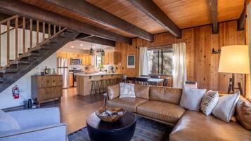 TV, fireplace, stereo