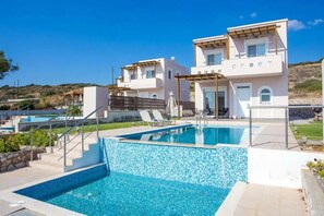 Pool - Villa Regina - Luxury and Comfort: the refined retreat of Lachania in Rhodes (Lachania)