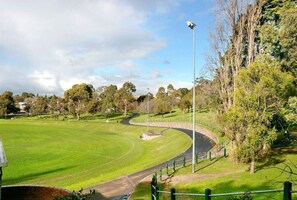 Golf - South Yarra Tranquil 2BR Abode (South Yarra)
