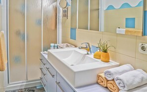 Shower, hair dryer - Nice apartment in Rabac with WiFi (Rabac)