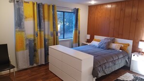 2 bedrooms, desk, iron/ironing board, WiFi