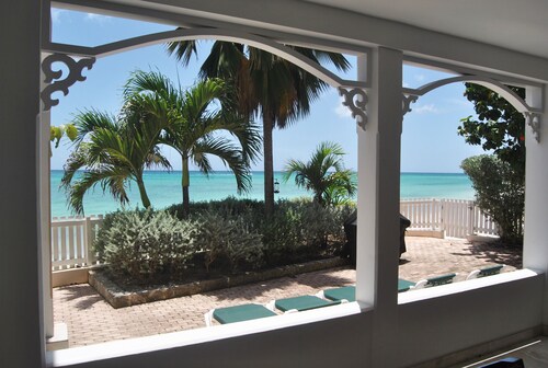 Turtle Bottom luxury beachside villa