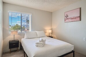 1 habitación, tabla de planchar con plancha, wifi gratis y ropa de cama