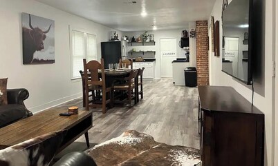 Cowtown Cottage: Steps to Stockyards - Near 2026 Cup