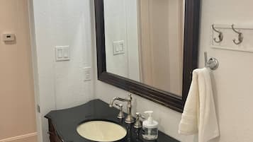 風筒、提供毛巾、番梘、洗頭水