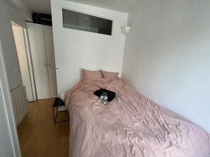 1 室のベッドルーム、アイロン / アイロン台、WiFi、ベッドシーツ