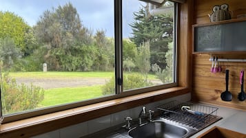 Suite estudio Confort, 1 cama de matrimonio, no fumadores, vistas al jardín | Cocina privada | Frigorífico grande, microondas, horno y placa de cocina