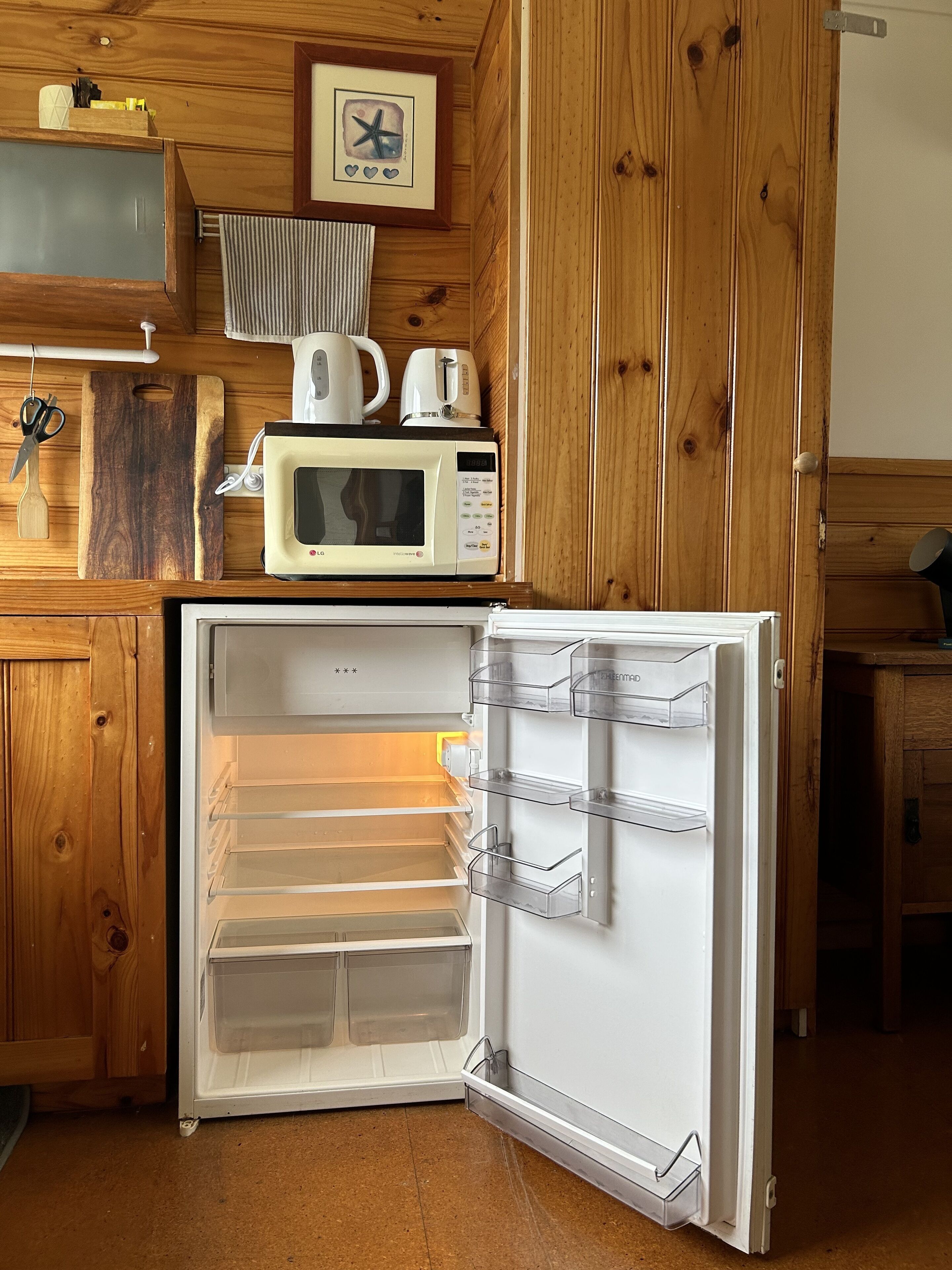 Comfort Studio Suite, 1 Queen Bed, Non Smoking, Garden View | Private kitchen