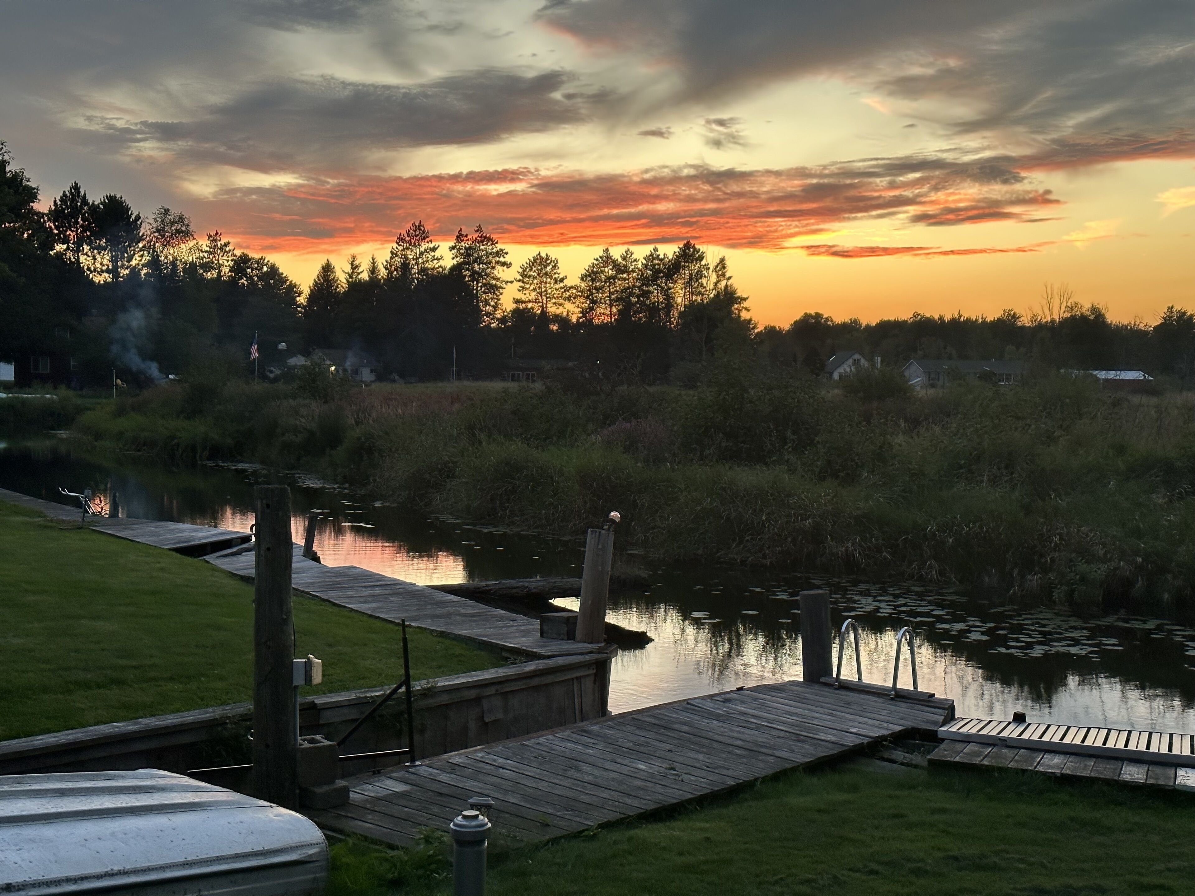 Cozy cabin on the canal of the Muskegon River. Outdoor persons paradise! 