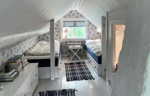 1 bedroom, bed sheets