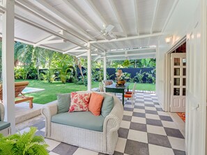 Outdoor dining - Casa Agogo-Retreat Space/Pool/Steps to Beach, Featured in National Geographic! (Puerto Viejo de Talamanca)