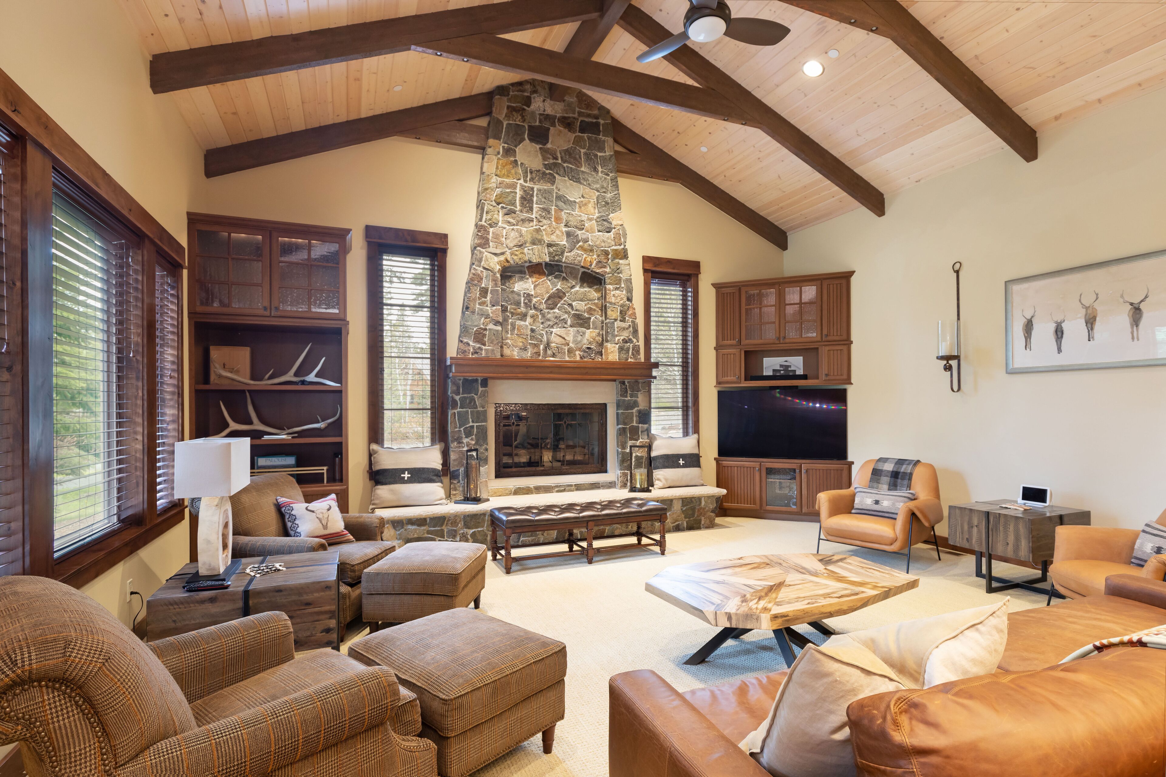 4 BR / 4 BA Suncadia Chalet "Mountain Living at its Best" with Hot Tub / Firepit