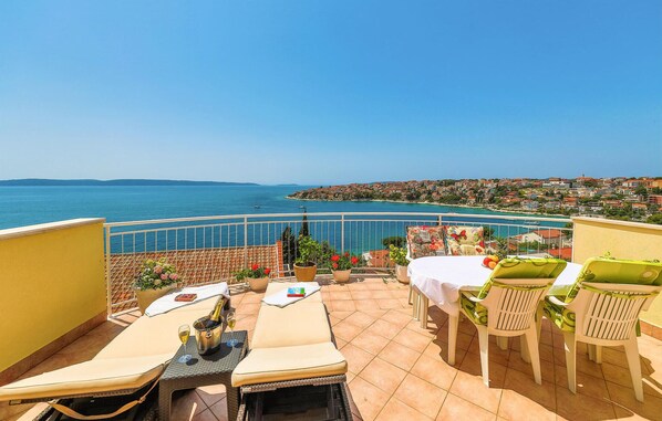 Outdoor dining - Gorgeous apartment in Okrug Gornji (Okrug Gornji)