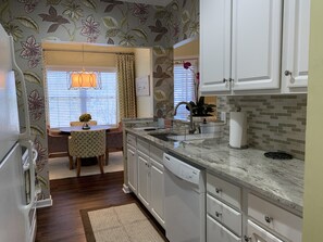 Fridge, microwave, oven, stovetop - Rehoboth Beach Gem (Rehoboth Beach)