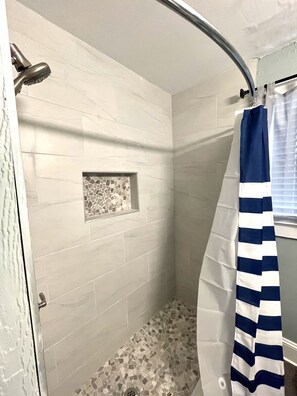 Shower, towels, toilet paper - Operation Relaxation located near Centenary College and Querbes Golf/ Tennis.  (Shreveport)