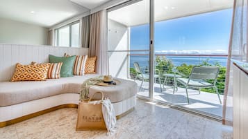 客房, 1 張特大雙人床, 海景 | Tempur-Pedic 床墊、迷你吧、書桌、熨斗/熨衫板