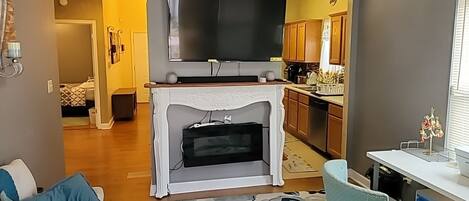 Smart TV, fireplace