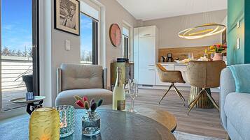 Smart TV, fireplace