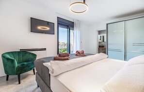 4 habitaciones, caja de seguridad en la habitación y cuna de viaje