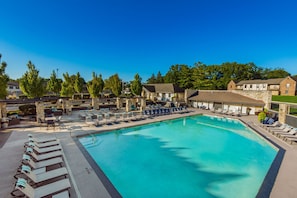 Pool - Single Bedroom condo just 10 minutes from Downtown Columbus (Columbus)