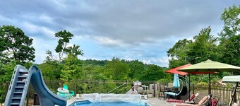 Peaceful family & pet-friendly country 3-bedroom house. Fire pit and views!