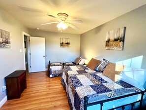 3 Schlafzimmer, Reisekinderbett, WLAN, Bettwäsche