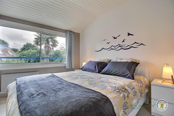 3 bedrooms, iron/ironing board, free WiFi, bed sheets