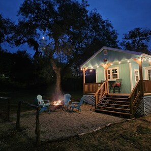 Terrace/patio - Casa Azul - Cozy cabin centrally located downtown Bandera (Bandera)