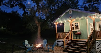 Casa Azul - Cozy cabin centrally located downtown Bandera