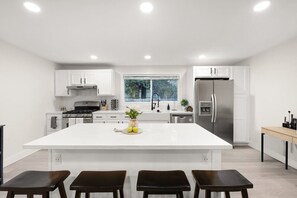 Refrigerador, microondas, horno, placa de cocina