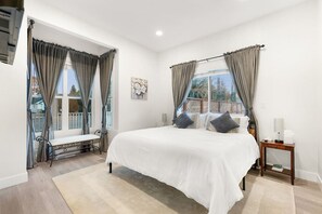 5 bedrooms, desk, iron/ironing board, travel crib