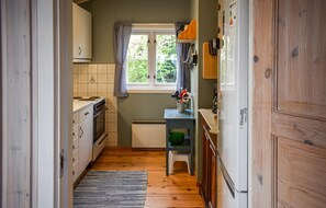 Fridge, oven, stovetop, dishwasher - Beautiful home in åros with kitchen (Åros)