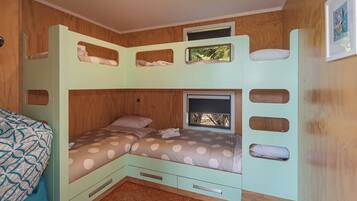 3 bedrooms, free WiFi, bed sheets